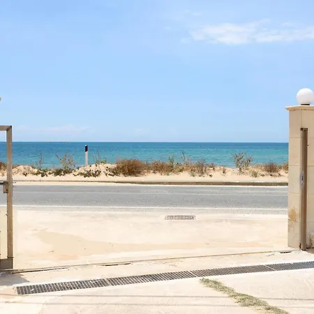 Holiday home Dema, Sea Front & 20 Mt